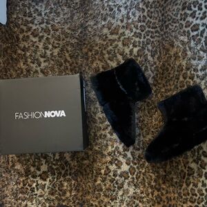 Fashion Nova Black Furry Slippers